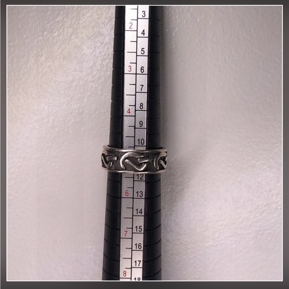 Size 5 Ornate leaf sterling silver ring - Picture 3 of 3